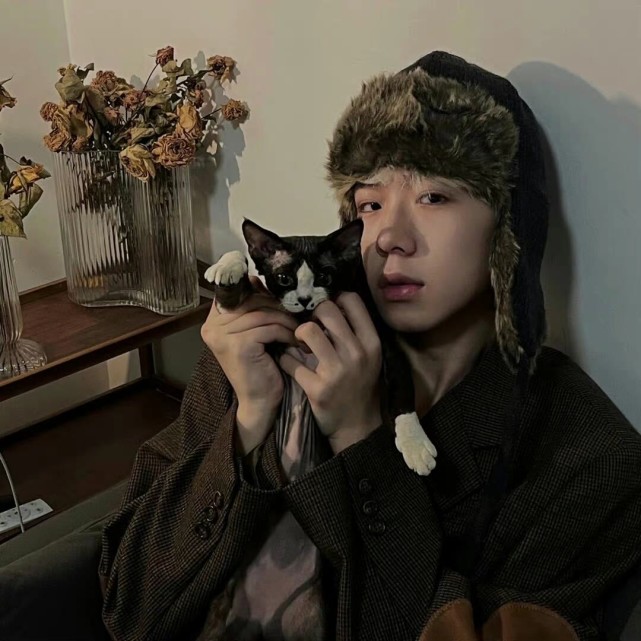 男生头像还是不够成熟吧才会觉得爱可以去挽留