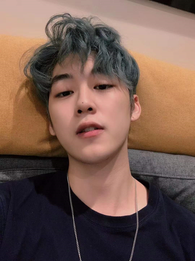 今晚ban将和队友dd吴辉一起紧张备战训练丰厚电竞外设好礼抽不停更有