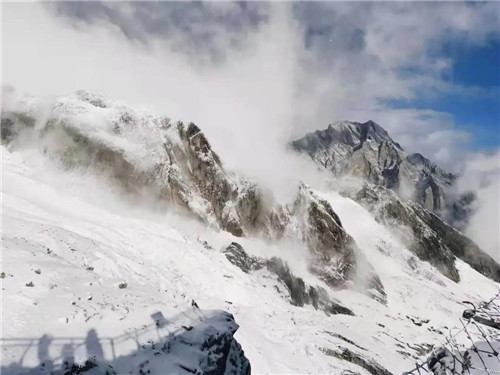 台湾玉山下雪图片