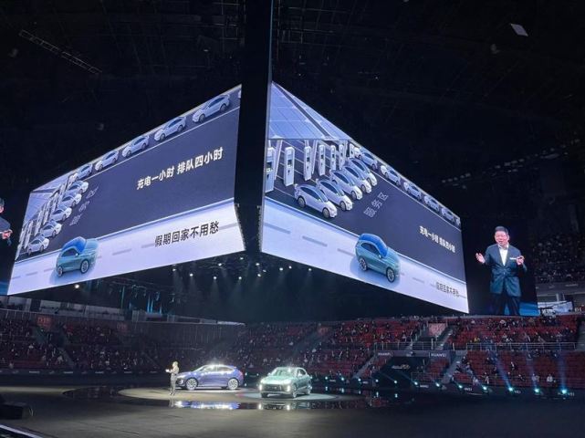 发布首款鸿蒙汽车 华为造车从幕后走上前台