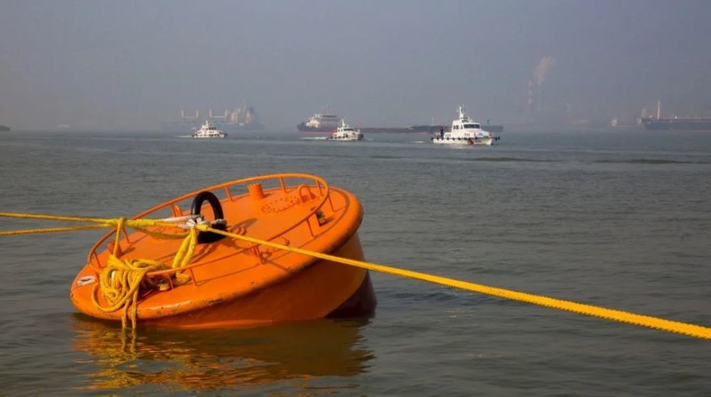 长江镇江段全面推广应用系船浮筒