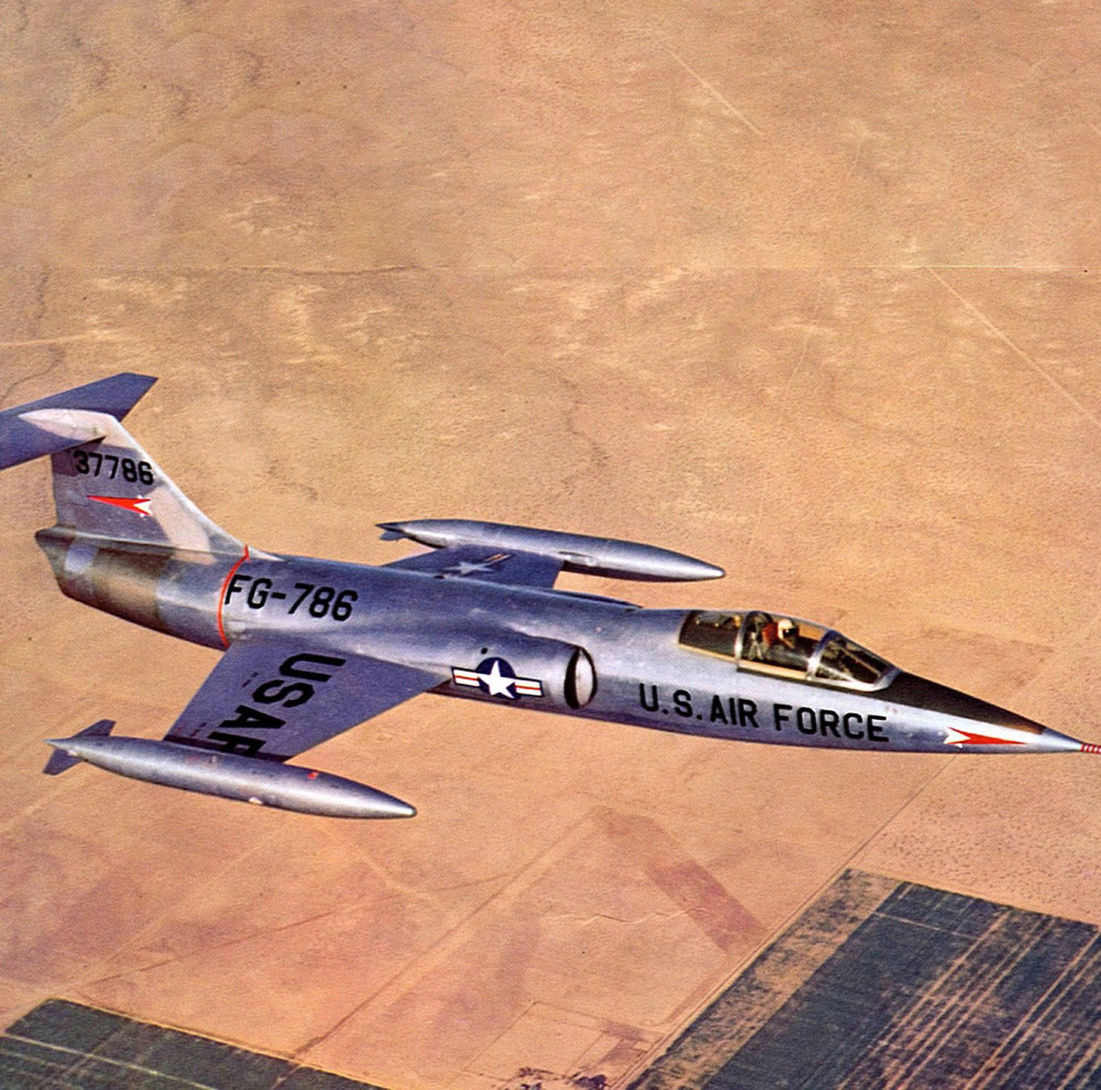 1328 mph-最大飞行距离:1630 英里洛克希德马丁公司的 f-104 战斗机