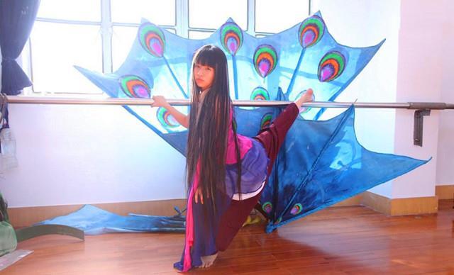 小彩旗被称为春晚小陀螺放弃跳舞的她现在怎么样了