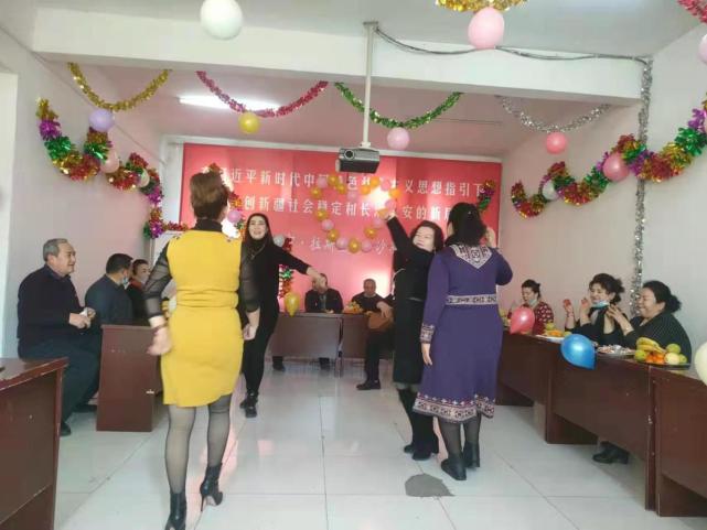 拉斯奎镇沙陀社区:情暖冬至感恩有你民族团结一家亲活动
