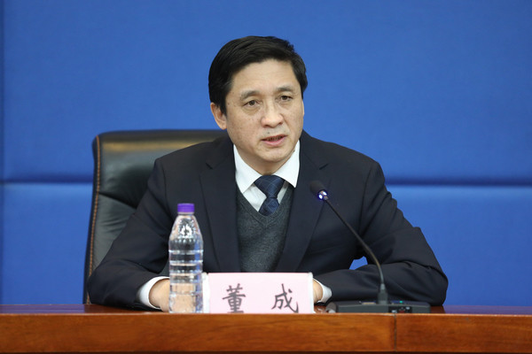 王铁男 摄董成说,一要充分发挥学校主阵地作用.