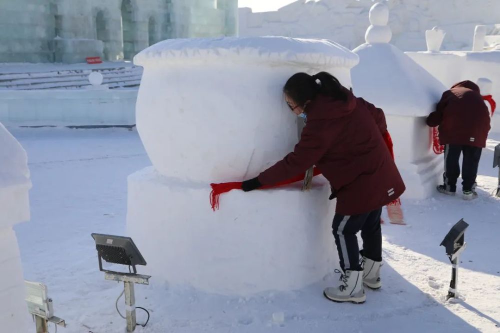 助力冬奧燃情冰雪運動青春我校七年級師生參與百萬學子上冰雪主題日