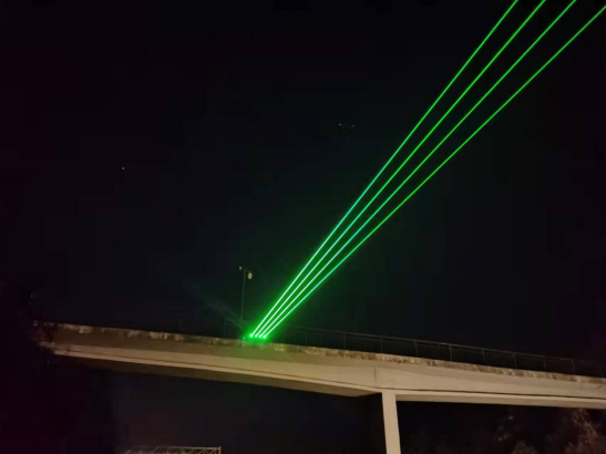 高速路上空一道绿光闪过…防疲劳驾驶"神器"来了!