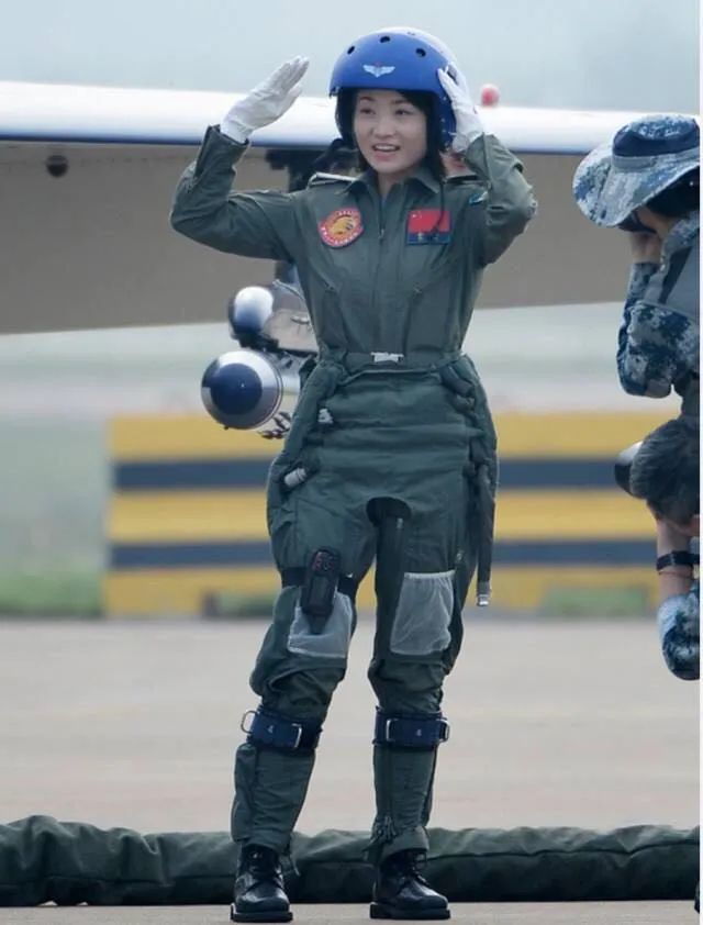 飞行员变帅的秘诀——聊聊"抗荷服"和"代偿服"