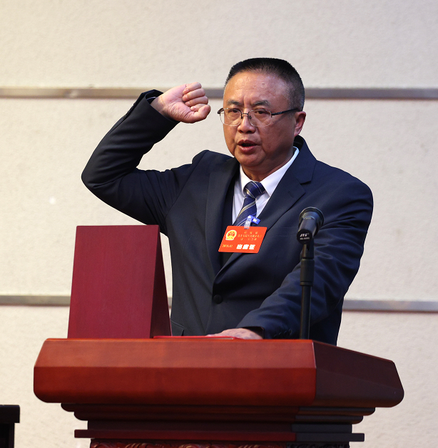 大会由市人大常委会主任杨祖斌主持.