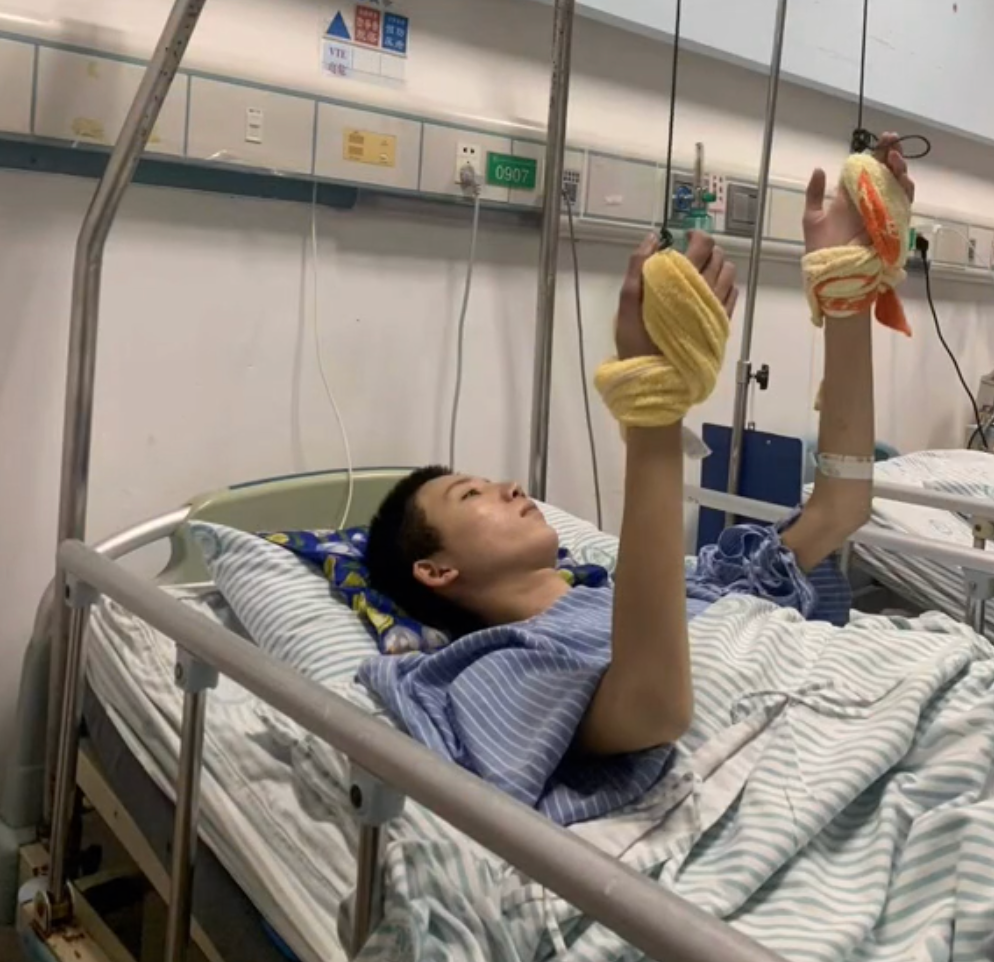 一次摔车让她高位截瘫