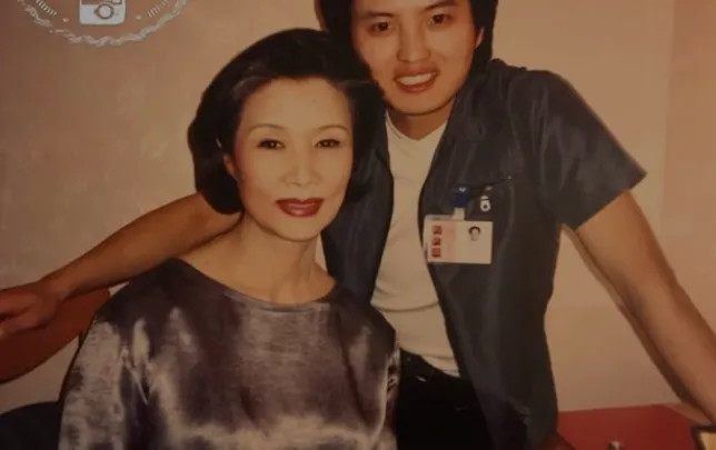 拍完戏后,柯蓝每次见到吕中,都是喊她"妈妈",而吕中也喊她"闺女".