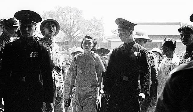 此时逃亡日本的莫国康已经是无路可走,不久日本政府将一批战犯送回