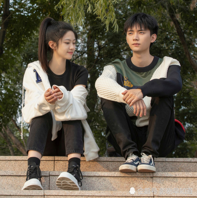 向涵之,徐静蕾公司的签约艺人,网友惊奇地发现她和同公司的李庚希的哭