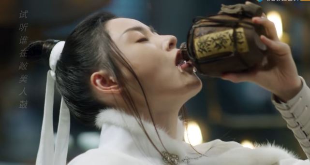 《雪中悍刀行》中很不起眼的美女,青鸟扎起头发,颜值不输张天爱