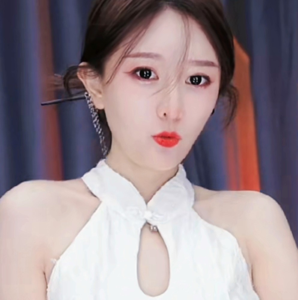 依人的感觉,或许这也就是主播林七七为什么会这么火的一大原因所在