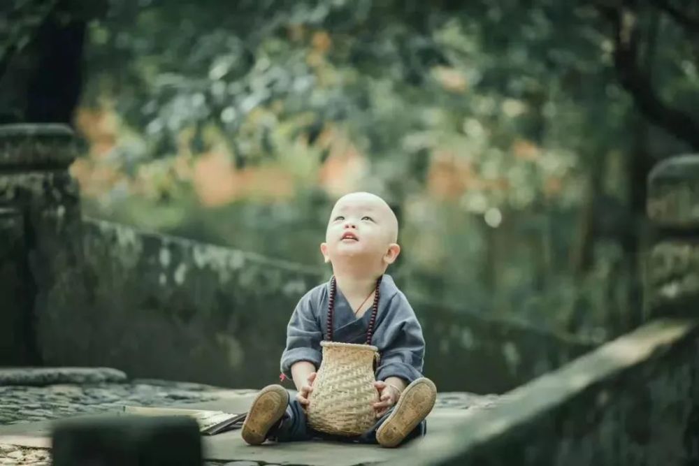 人若不善,心若不正,心地善良才能受人尊敬;良心比金钱更珍贵,做事