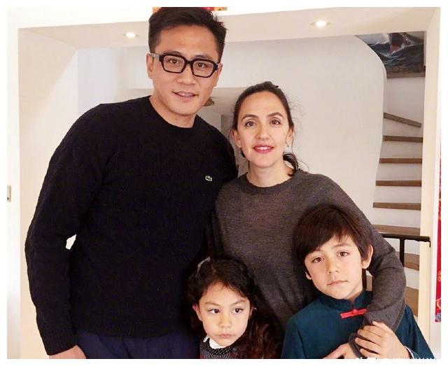 刘烨晒全家福为妻子庆生诺一近态曝光11岁已高至父亲肩膀