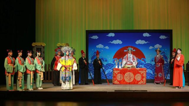 川剧经典"三小戏"《谭记儿》在蓉上演 女主王玉梅:以演代练,传承经典