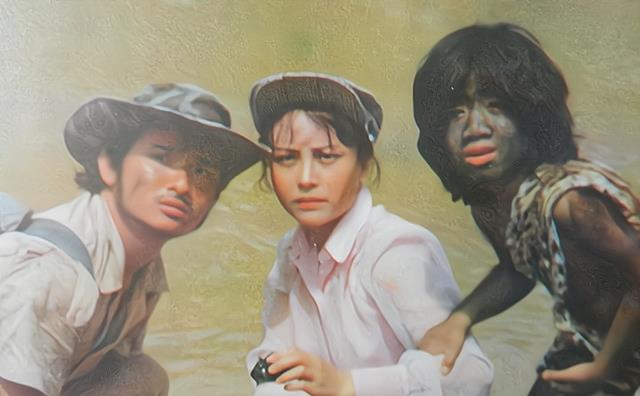 不幸和机遇并存,于震寰7岁时,有人找他拍电影,然后他主演了《小毛孩