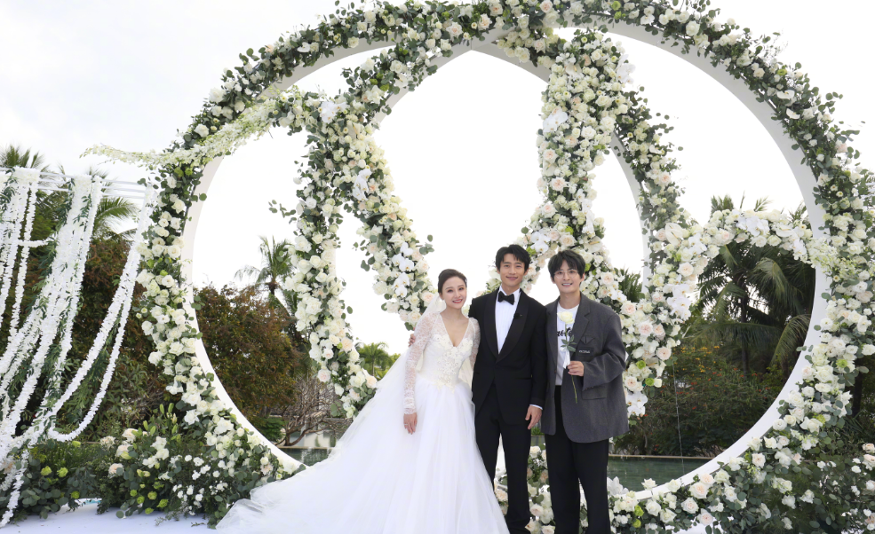 张杰父母出席魏晨婚礼奔波6小时打扮喜庆魏晨发文表感谢