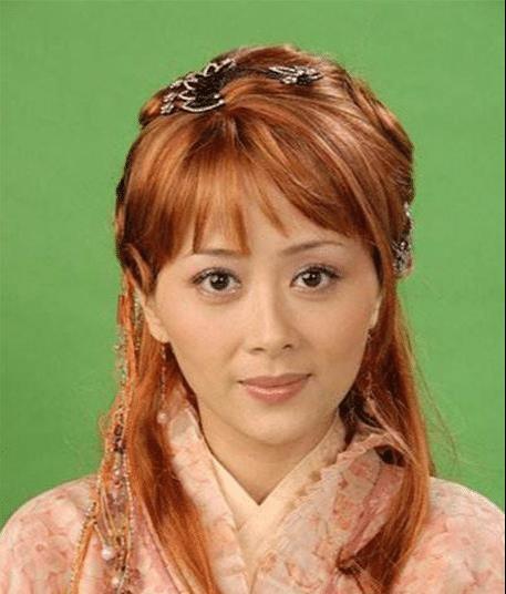 港星姚乐怡女儿长大了,6岁的她既漂亮又可爱,完美传