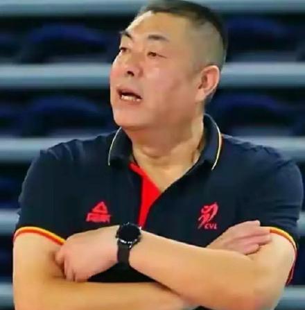 冯力这边则是广东青年队的教练.