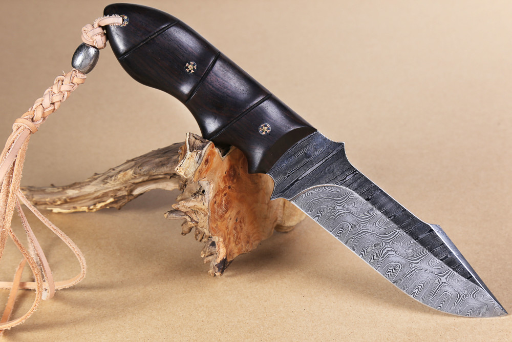 刀匠手工锻打花纹钢刀春秋战国传下来的千年绝技