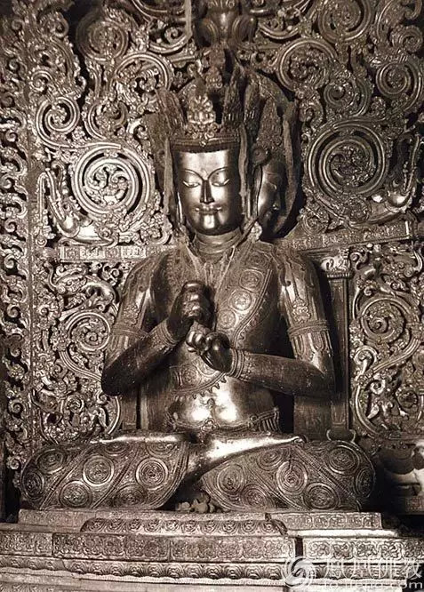 图源:凤凰佛教比如,大日如来常结智拳印,既是大日如来的独一法身之印