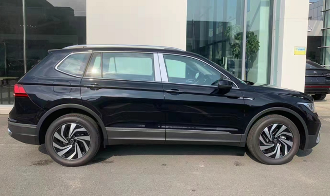 实拍大众途观l:黑武士外观,2.0t动力,内饰精良,优惠满意吗?