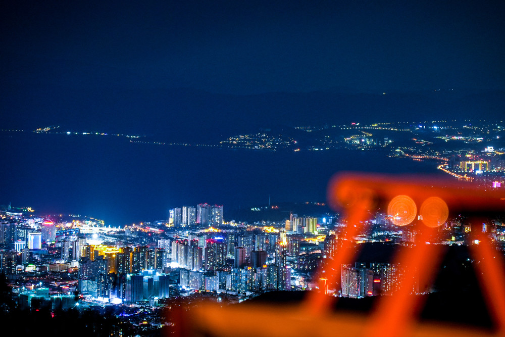 大理絕佳看夜景的山頂者摩山