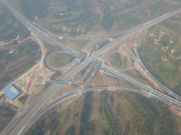 刚刚重庆三条高速公路同时通车