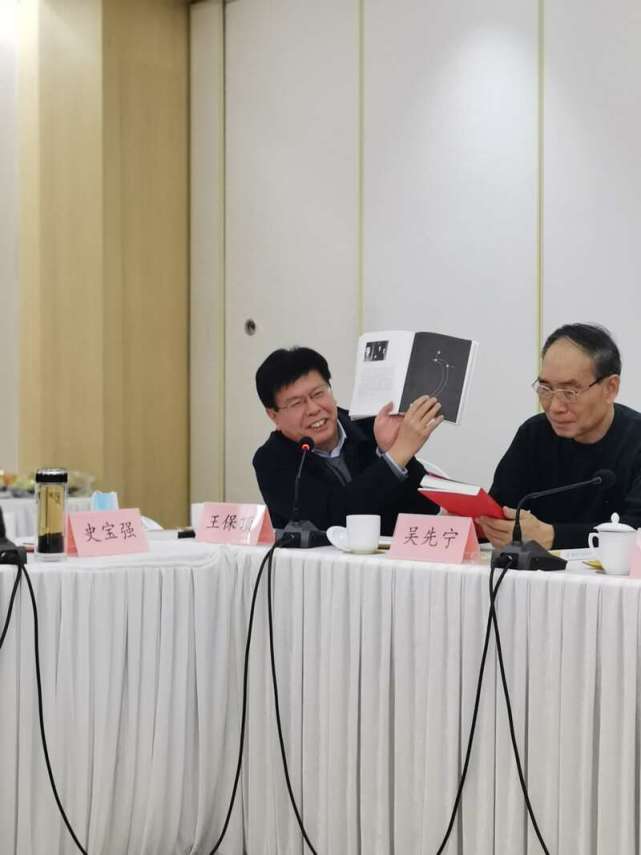 新中国成立,尽管只有一年多的时间,却构成了一幅幅波澜壮阔的历史画卷