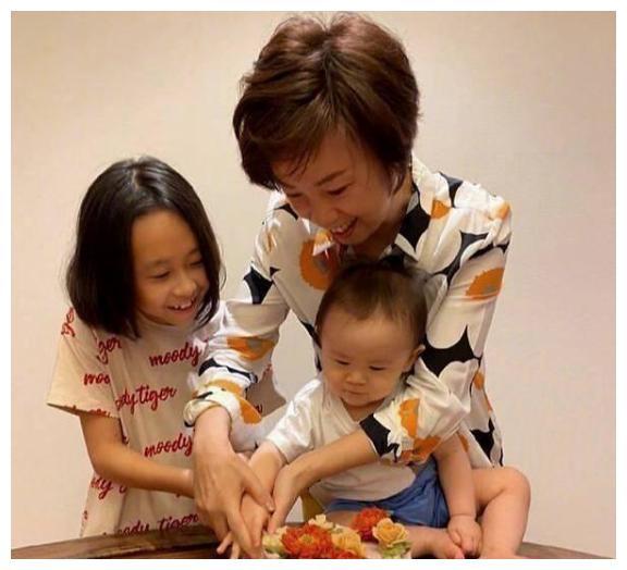 38岁的张怡宁生下儿子如今女儿落落大方低调善良从不炫富