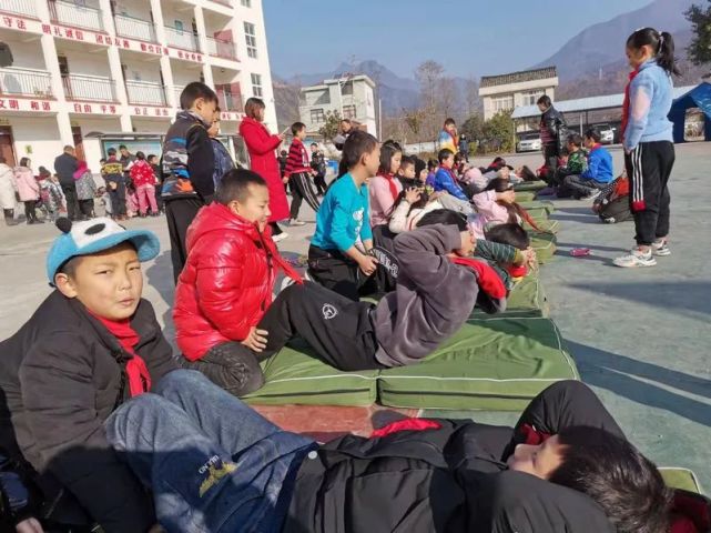 高村小学举行冬季运动会