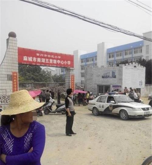 湖北黄冈五里墩小学砍杀案男子吸毒产生幻觉持刀砍伤8名学生