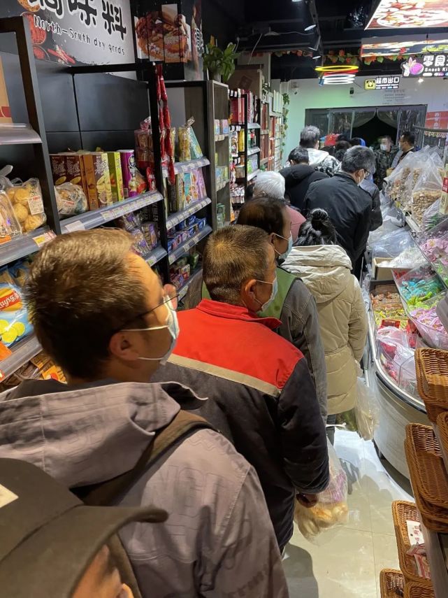 西安封城48小时仓皇中的抢菜考研和紧急求医者