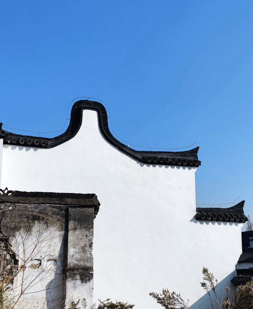 其中巴洛克式观音兜的建造,便成为古建筑中西合璧的代表之一.