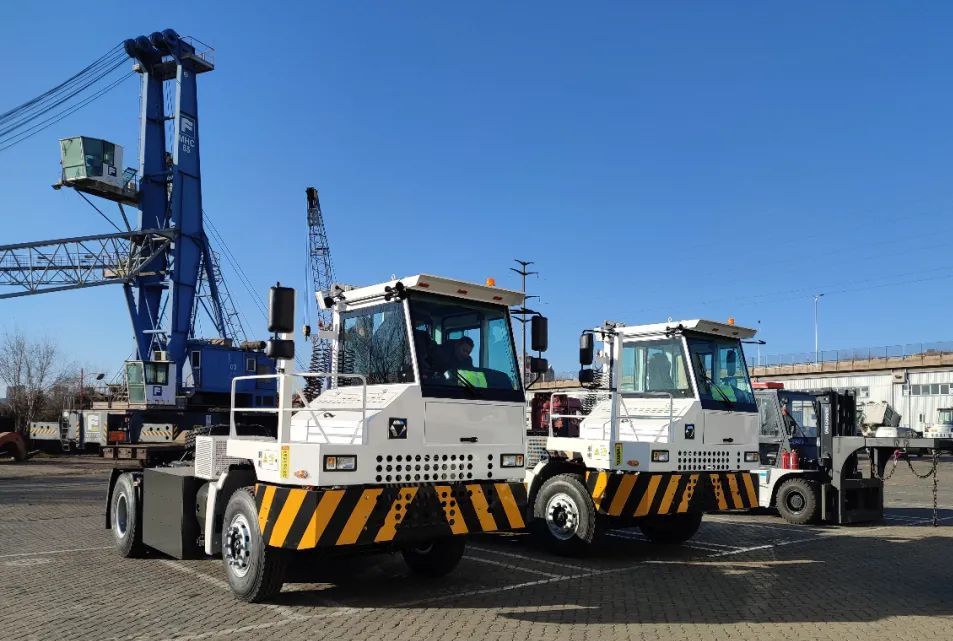 码头精灵徐工纯电动港口牵引车首次批量交付