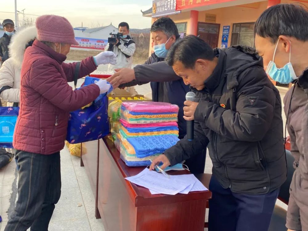 红河镇红河村韩堡村举办四个一文体活动