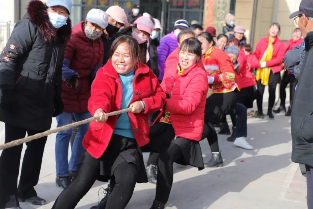 红河镇红河村韩堡村举办四个一文体活动