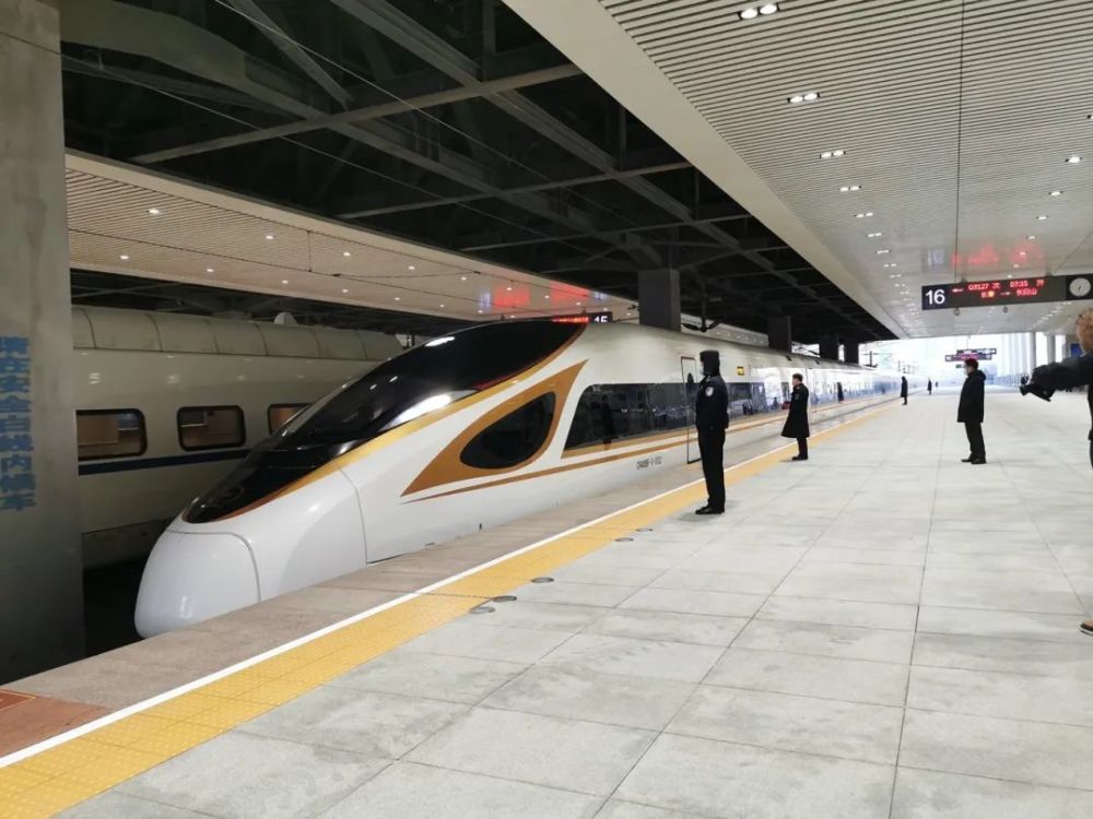 沈佳高铁白敦段今日开通