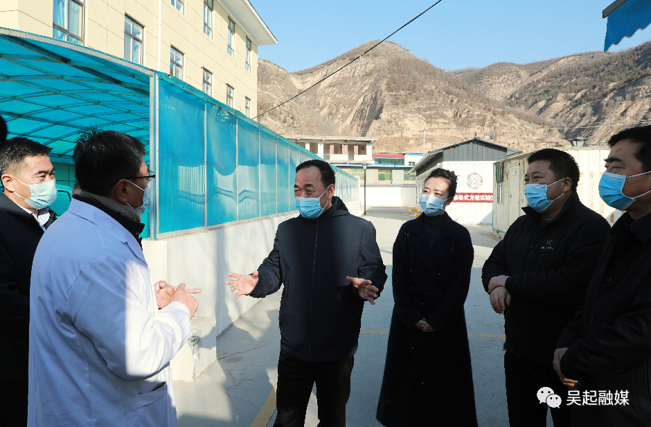 【吴起融媒】李建强检查疫情防控工作和市场保供情况