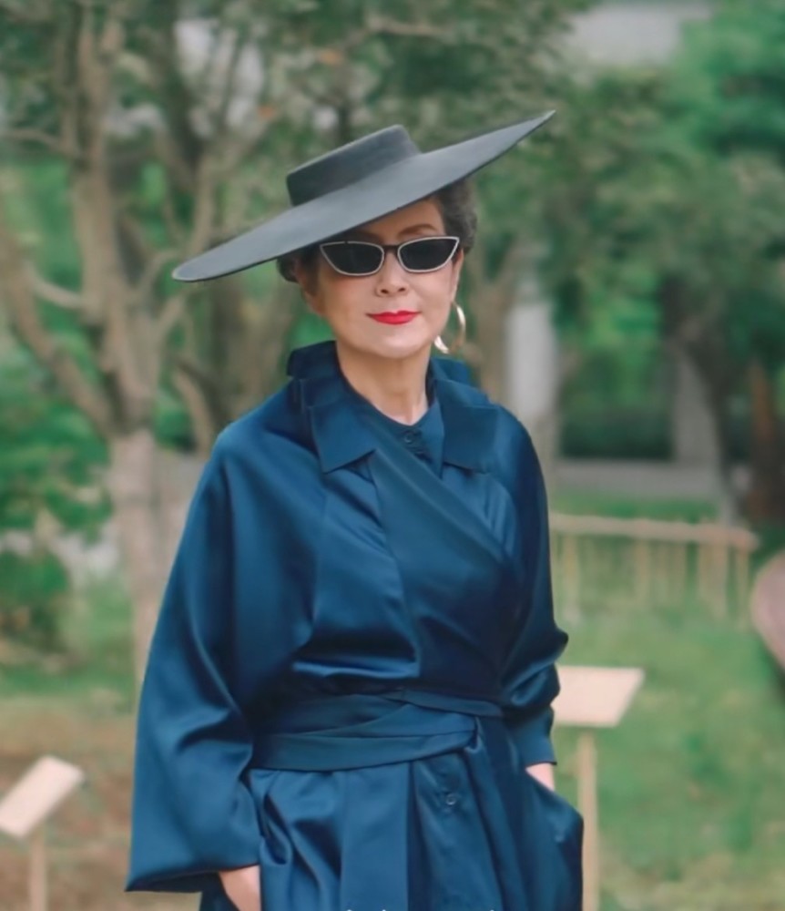 从家庭主妇到世界旗袍皇后曹美丽奶奶活成了中国女性的榜样