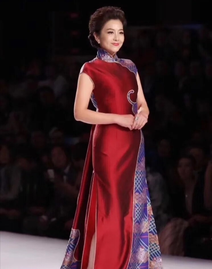 从家庭主妇到世界旗袍皇后曹美丽奶奶活成了中国女性的榜样
