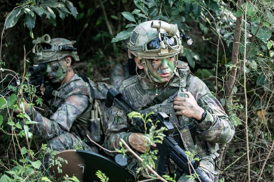 解放军全军配发星空迷彩服,不仅帅气还非常实用_腾讯新闻