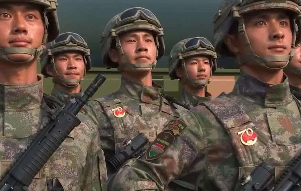 解放军全军配发星空迷彩服,不仅帅气还非常实用_腾讯新闻