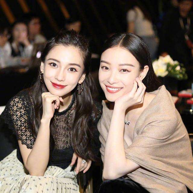 明星闺蜜合照暗藏太多心机躲角度晒p图互相揭短不留情