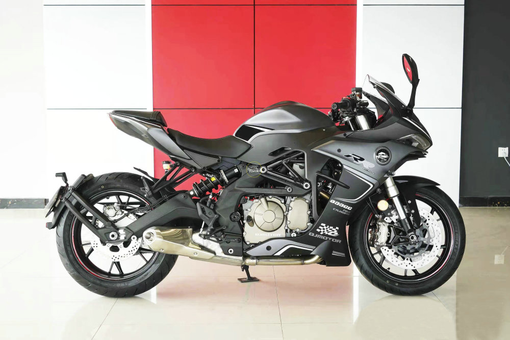 qjmotor赛600终于改款配备定风翼更换新排气