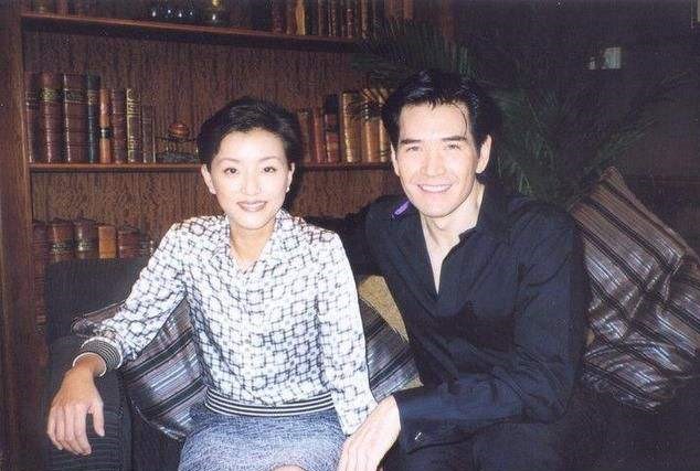 费翔:被姐姐改变人生,为妈妈被封杀,最终因父母选择孤独一生插图26