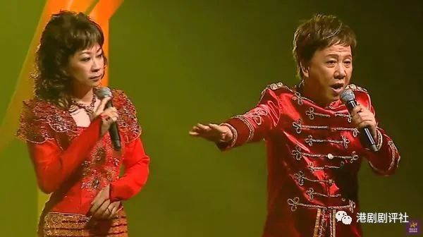 在香港做歌手,尹光的代表作多不胜数,包括《荷里活大酒店》,《数波波